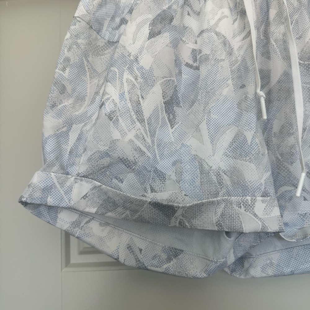 Lululemon Gray Patterned Shorts - image 3